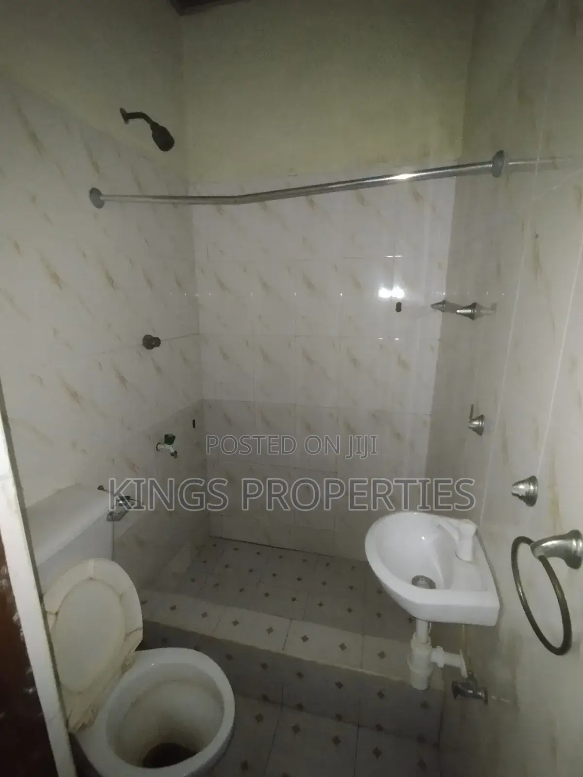 5bdrm House in Tuba, Toll Booth for rent