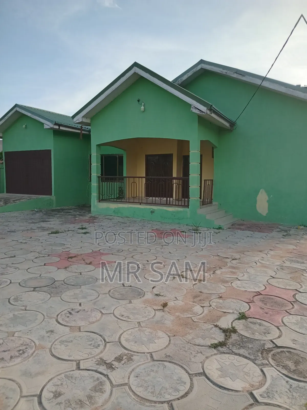 5bdrm House in Tuba Road, Ga South Municipal for rent