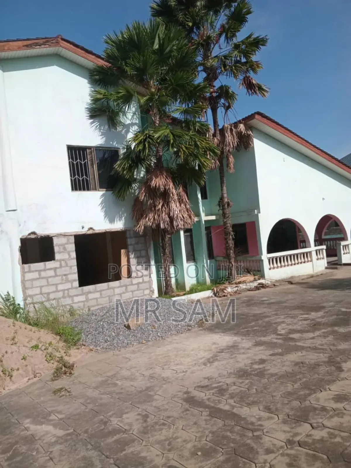8bdrm House in Kwabenya for sale