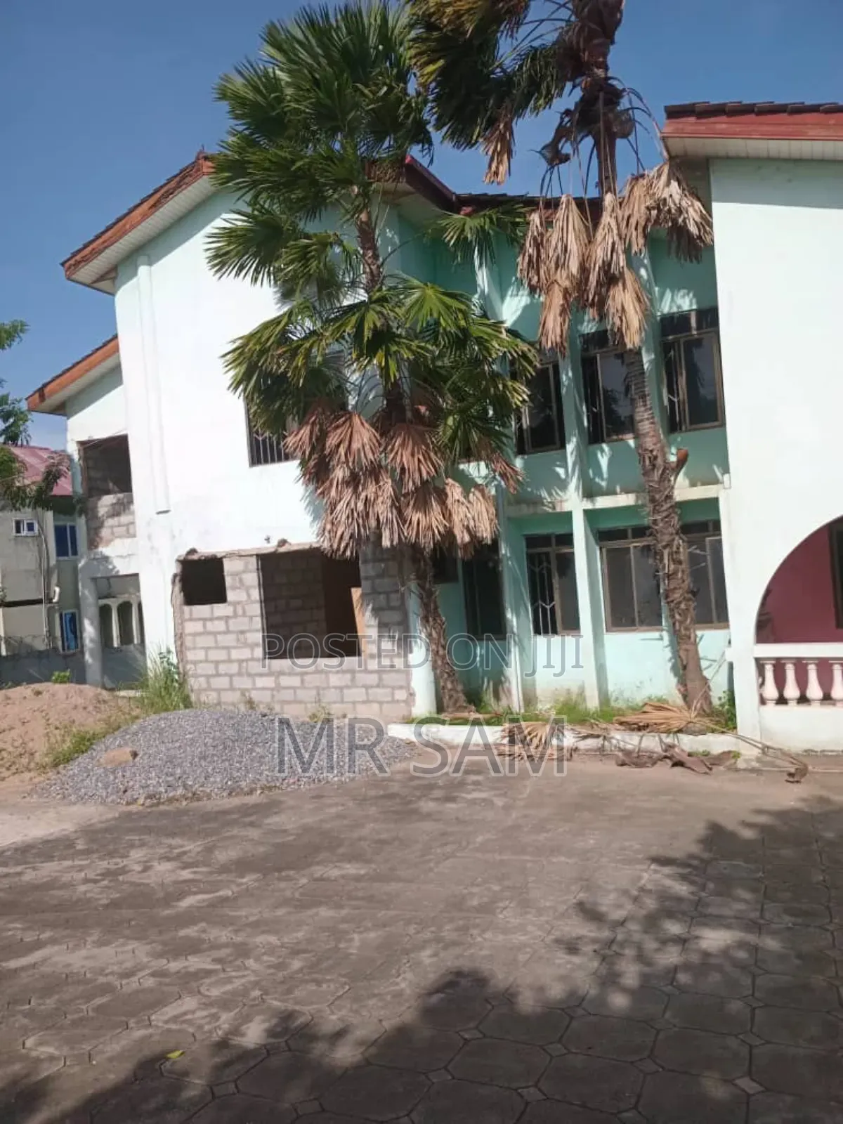 8bdrm House in Kwabenya for sale