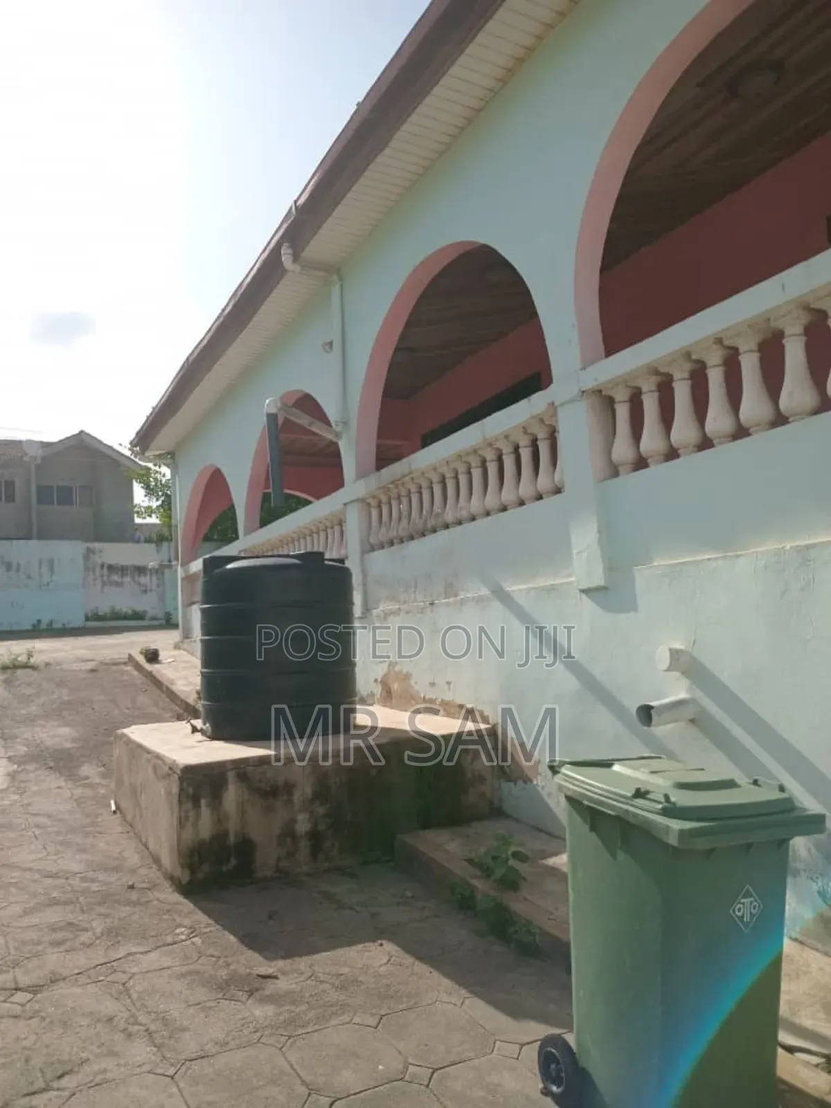 8bdrm House in Kwabenya for sale