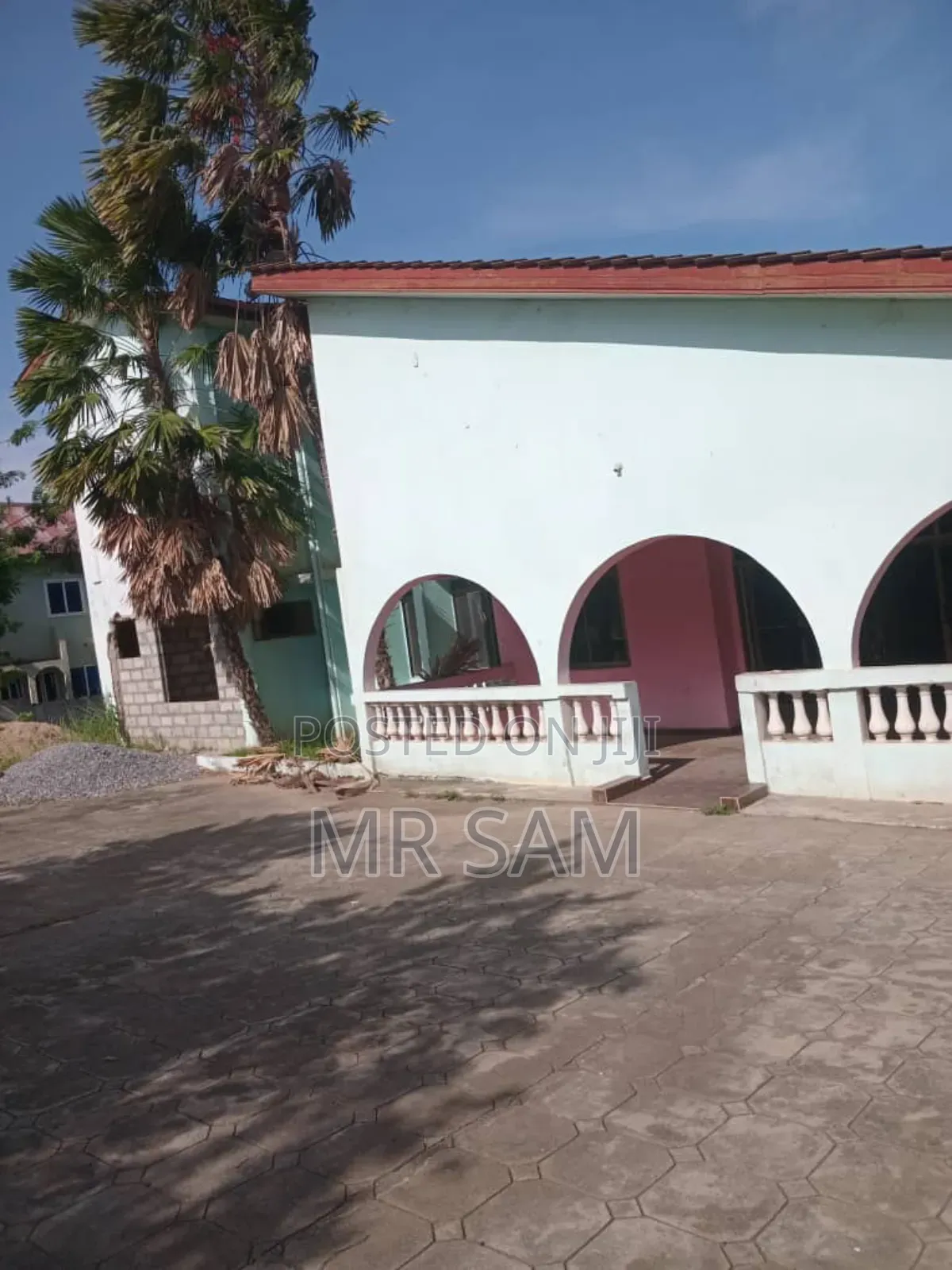8bdrm House in Kwabenya for sale