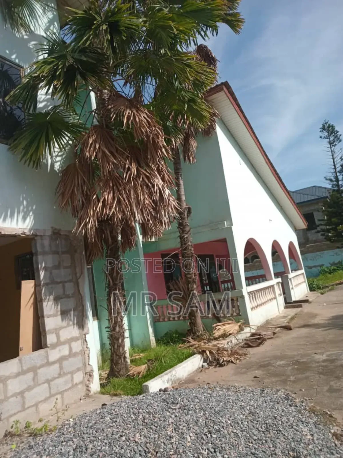 8bdrm House in Kwabenya for sale