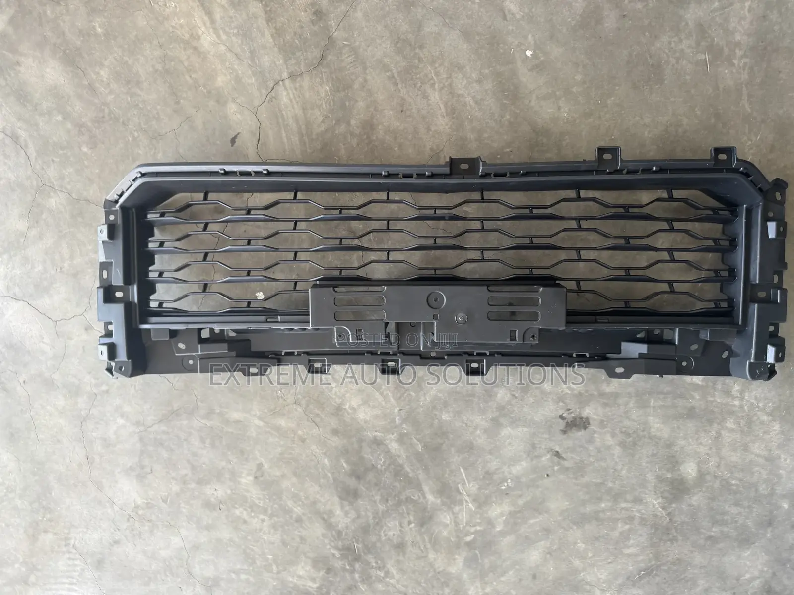 Mitsubishi L200 Front Bumper Centre Grill 2019