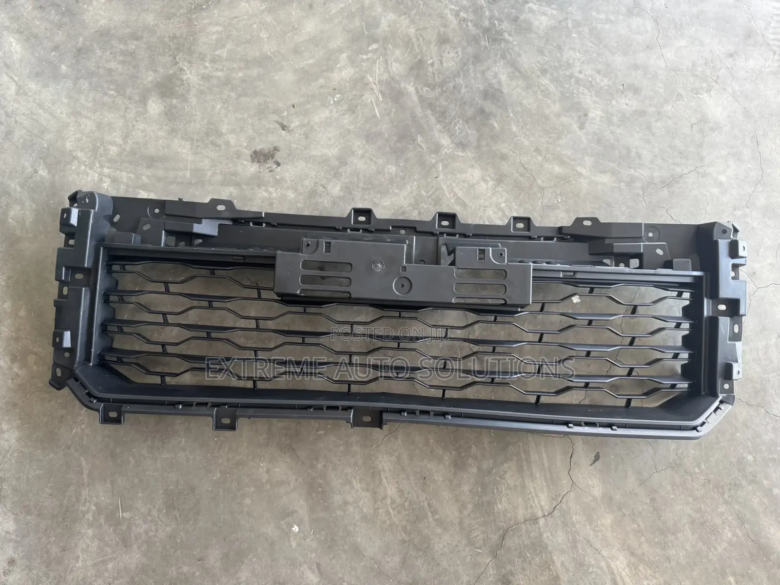 Mitsubishi L200 Front Bumper Centre Grill 2019