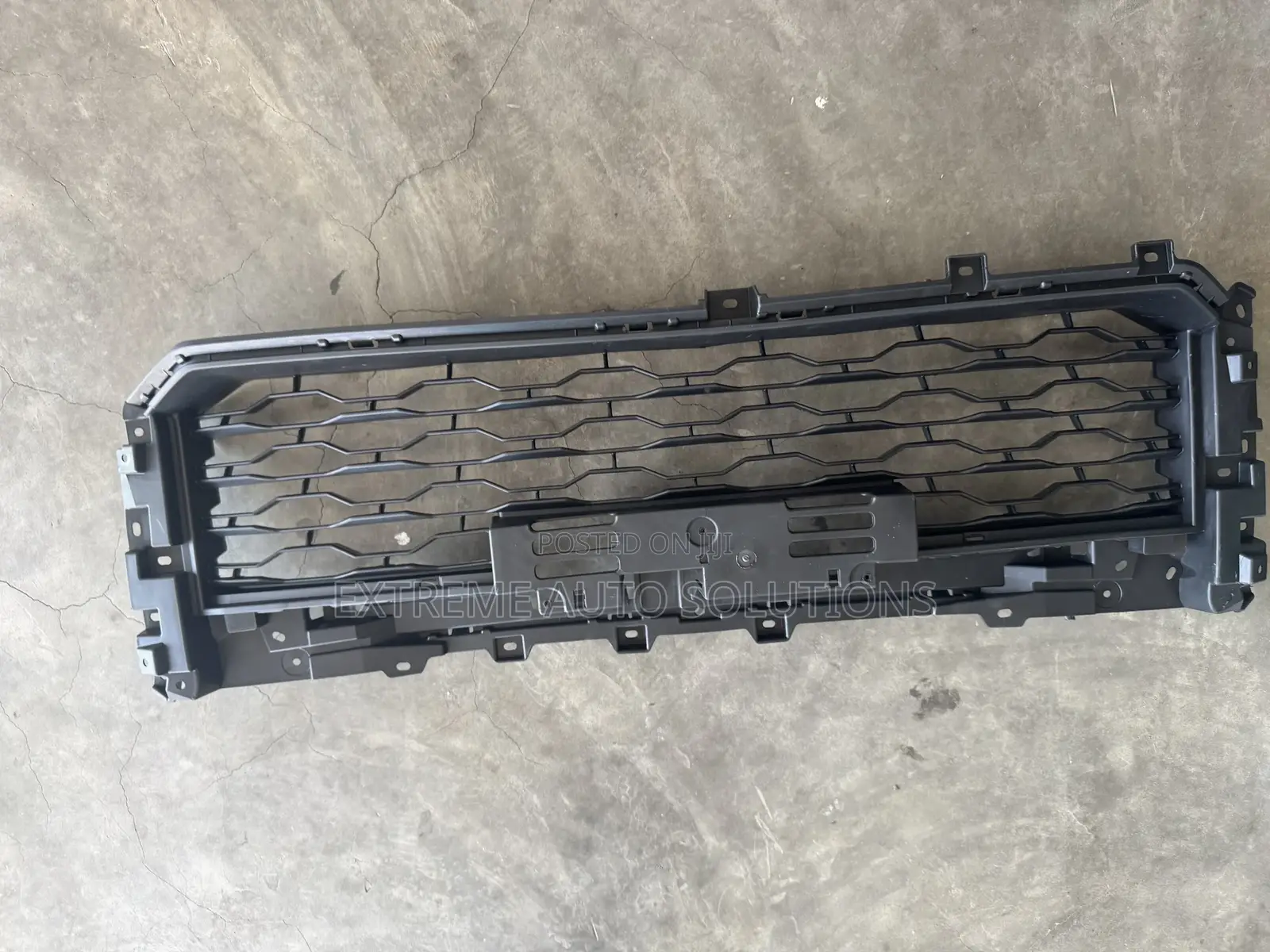 Mitsubishi L200 Front Bumper Centre Grill 2019