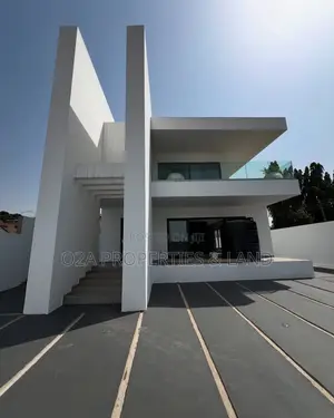5bdrm House in Adjiringanor, Ability for sale