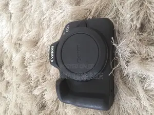 Canon R50 Eos Mirrorless Camera