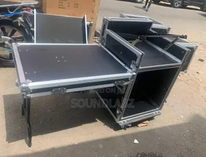 Bl 16u Amplifier Rack Case/ Road/ Flight Case With L/R Table