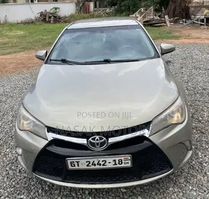 Photo - Toyota Camry SE 4dr Sedan (2.5L 4cyl 6A) 2015 Gold