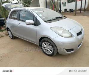 Photo - Toyota Vitz 1.3 AWD 5dr 2010 Silver