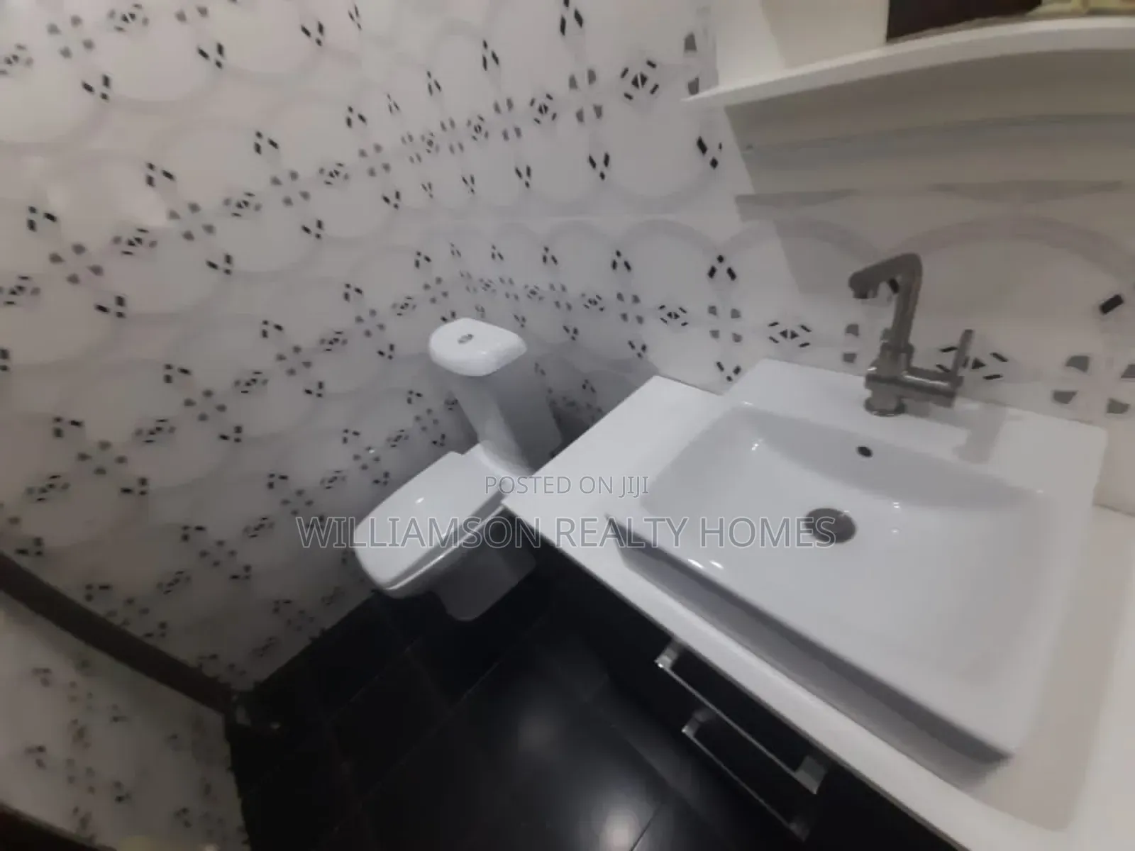 Furnished 4bdrm Duplex in Community 18 Area, Spintex for rent