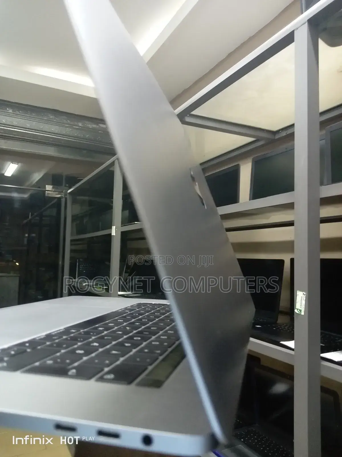 Laptop Apple MacBook Pro 2017 16GB Intel Core i7 SSD 512GB