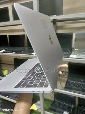 Laptop Apple MacBook Pro 2017 16GB Intel Core i7 SSD 512GB