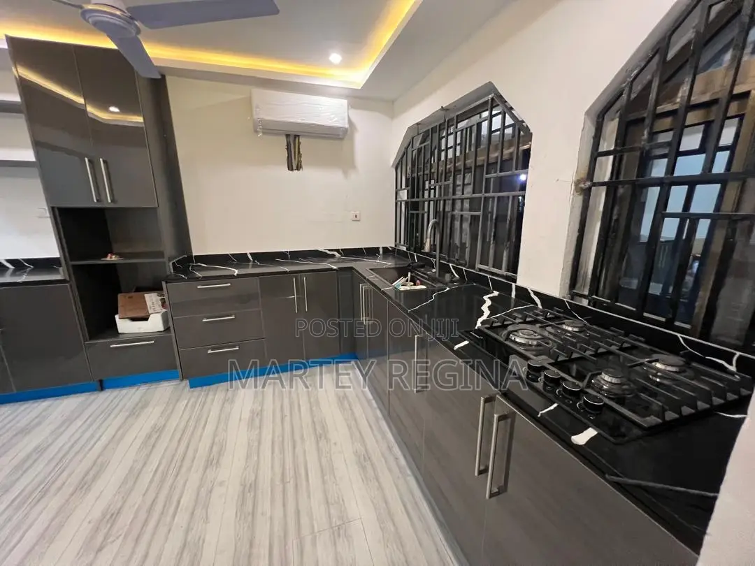 Kitchen Cabinets Set