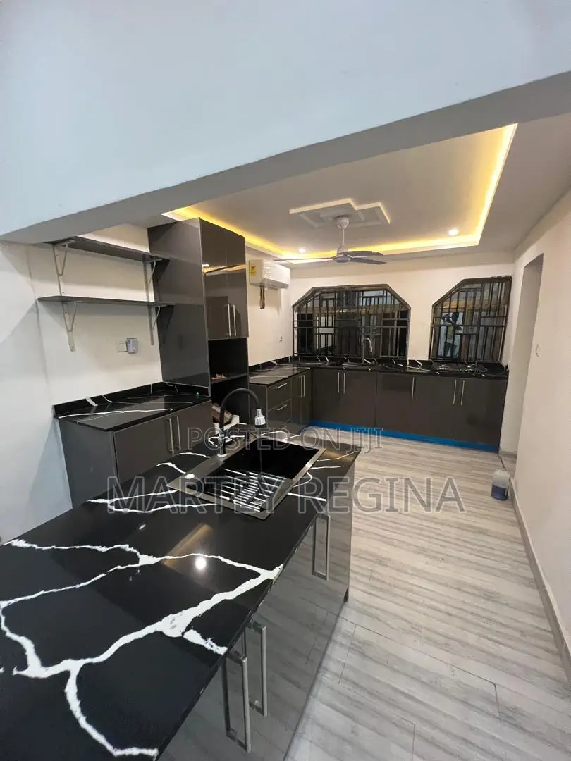 Kitchen Cabinets Set