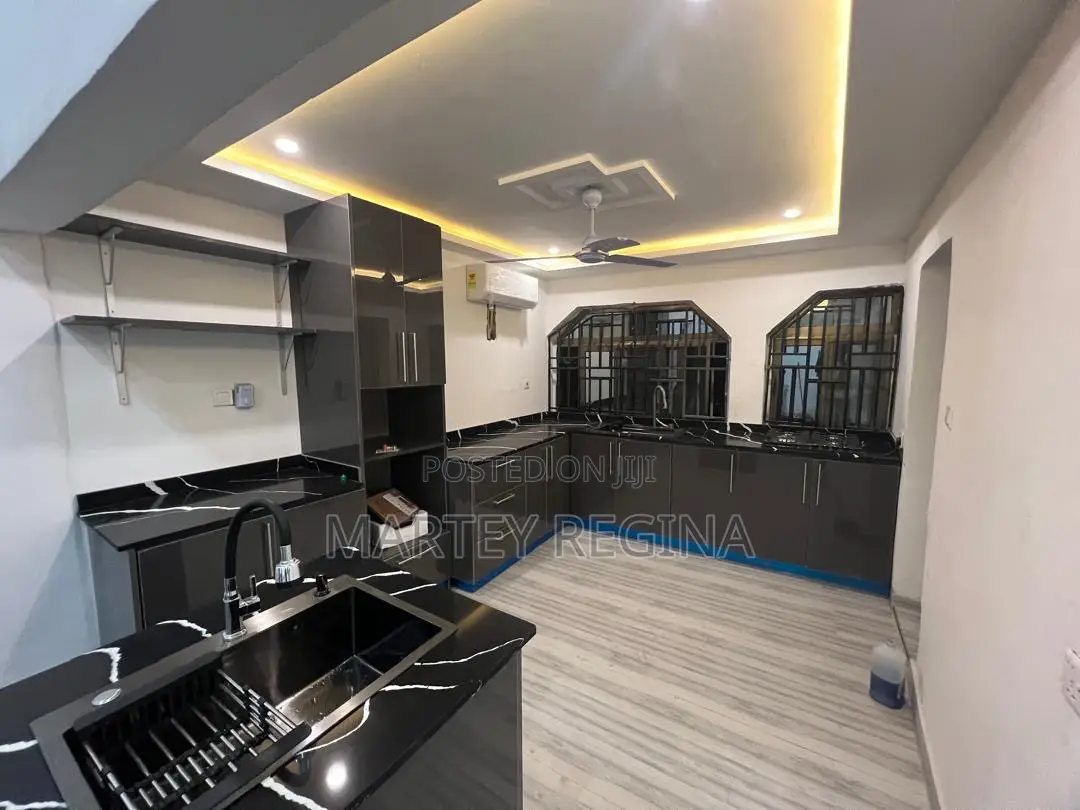 Kitchen Cabinets Set