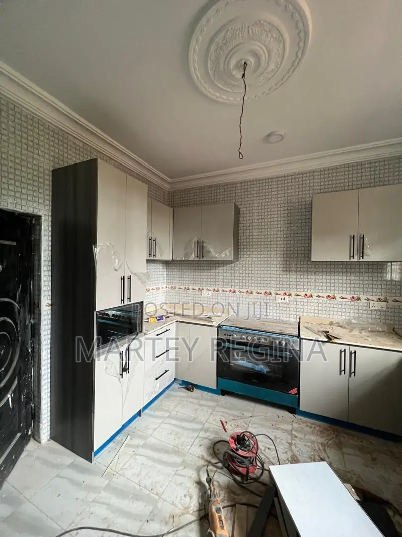 Kitchen Cabinets Set