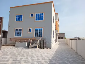 8bdrm Apartment in Tema Metropolitan for sale