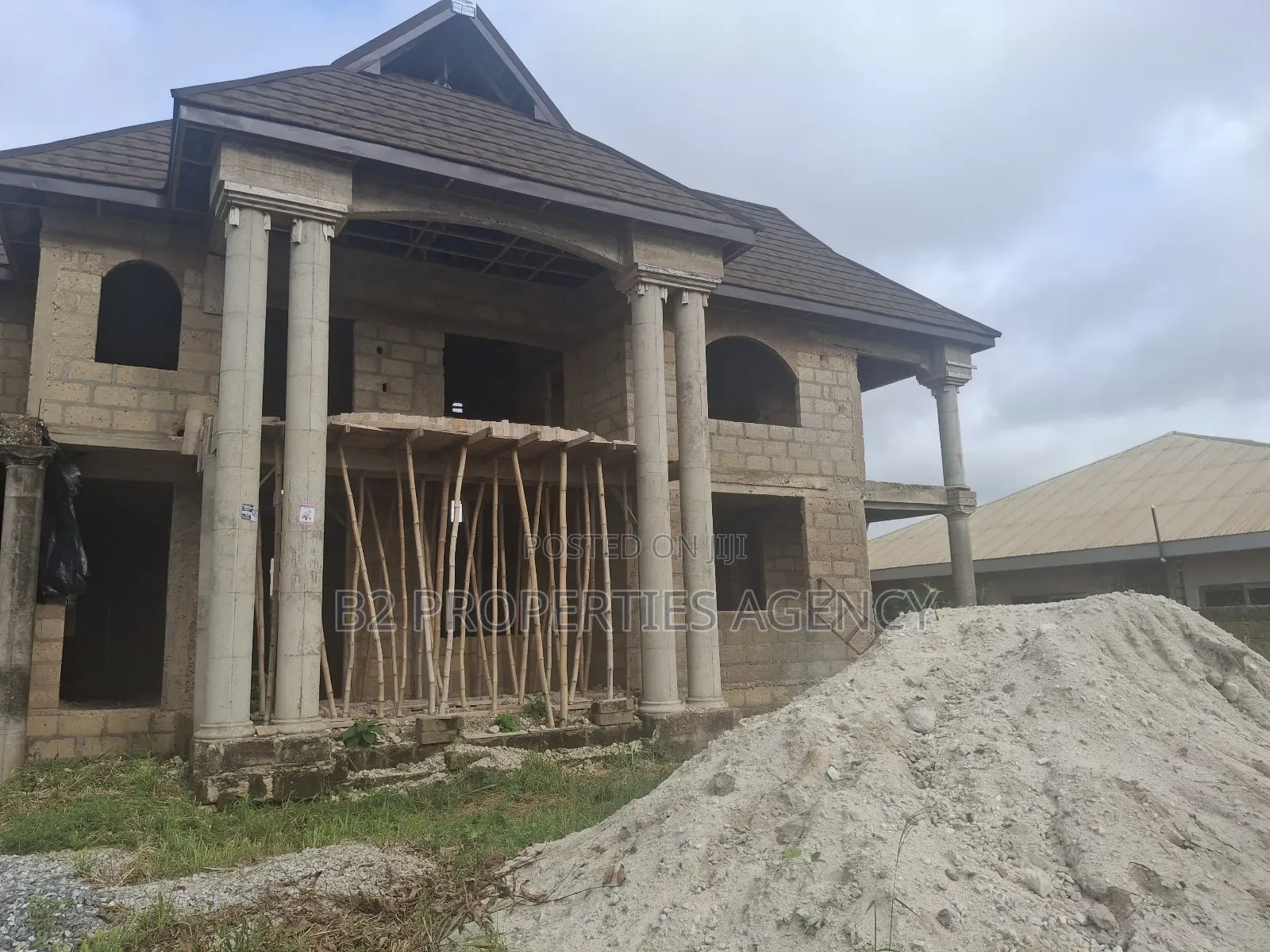 6bdrm Mansion in B2 Properties Agency, Kumasi Metropolitan for sale