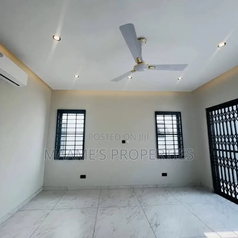 4bdrm Duplex in East Legon for sale