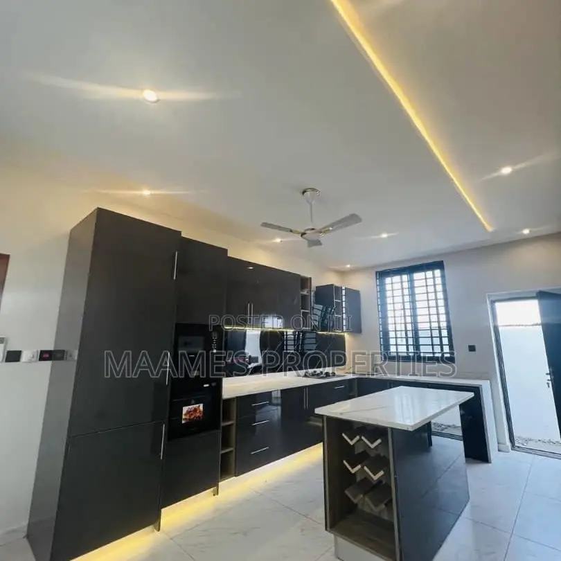 4bdrm Duplex in East Legon for sale