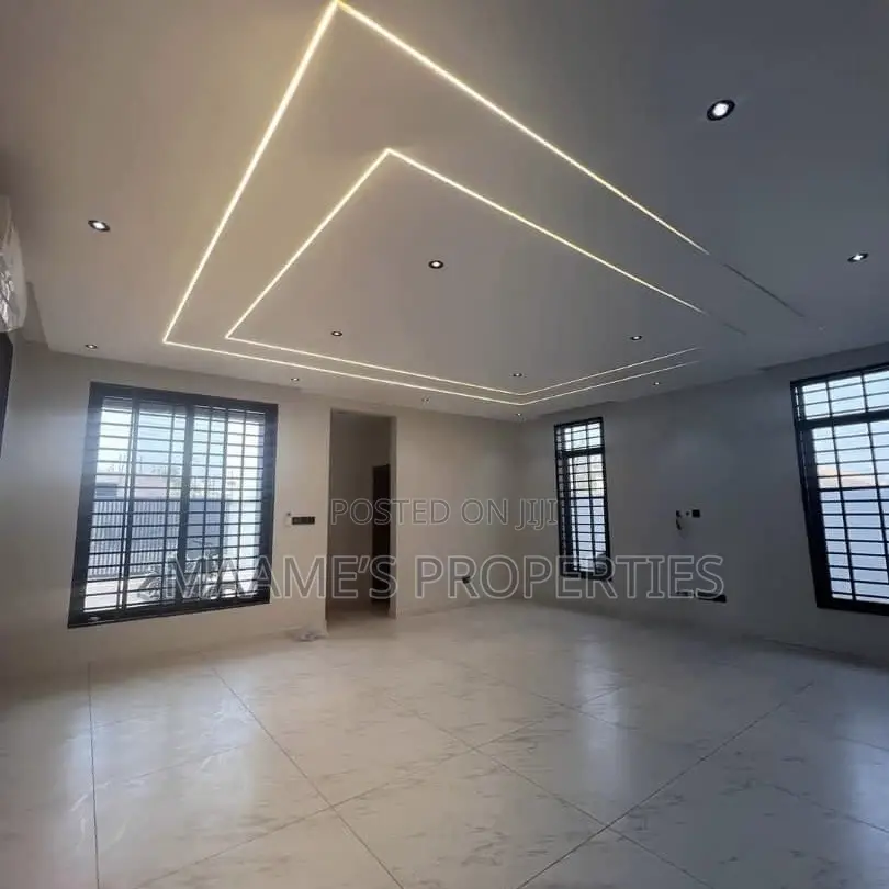 4bdrm Duplex in East Legon for sale
