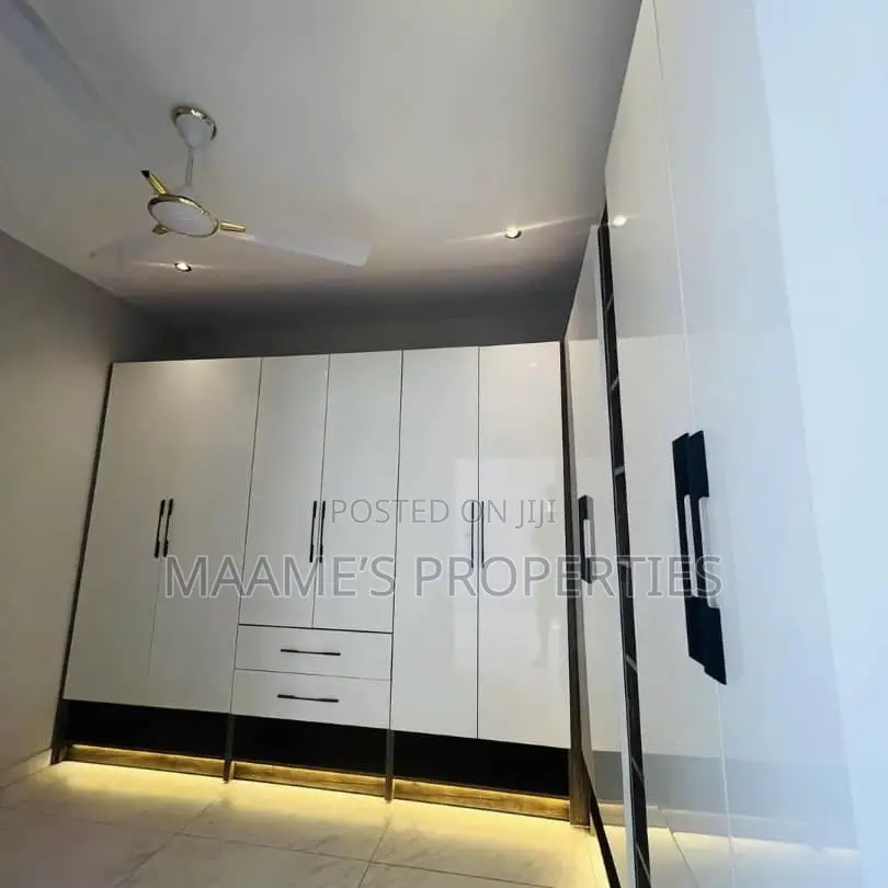 4bdrm Duplex in East Legon for sale