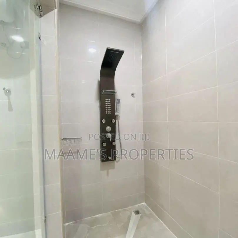 5bdrm Duplex in Oyarifa for sale