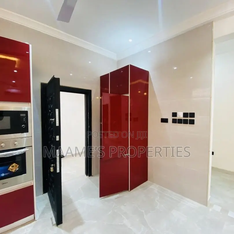 5bdrm Duplex in Oyarifa for sale