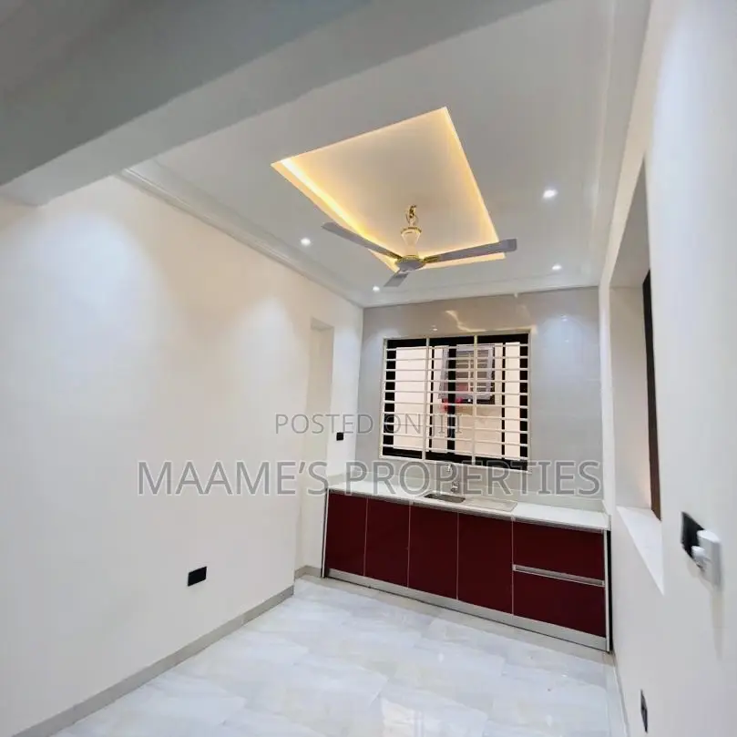 5bdrm Duplex in Oyarifa for sale