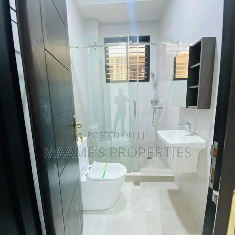 5bdrm Duplex in Oyarifa for sale