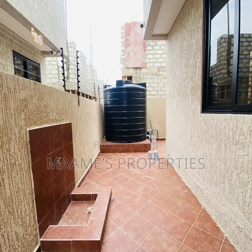 5bdrm Duplex in Oyarifa for sale