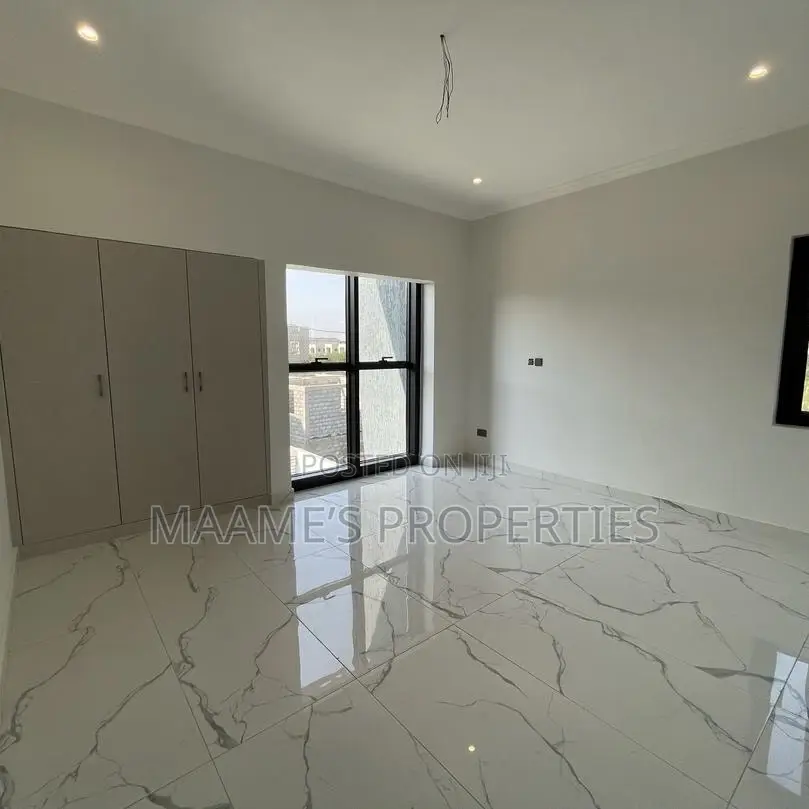 4bdrm Duplex in Airport Residential Area for sale