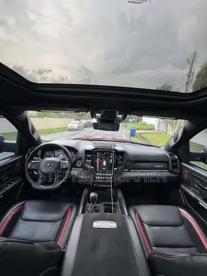 Photo - RAM Promaster 2500 2021 Red