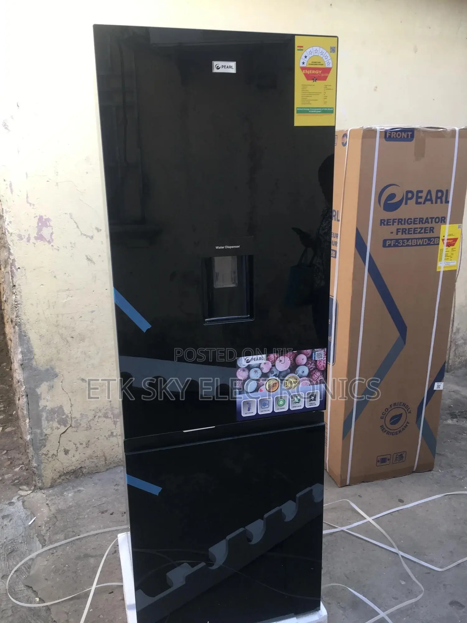 Riveting Pearl 309liters Dispenser Fridge