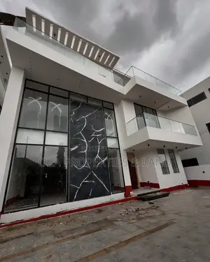 4bdrm House in Madina, Estate for sale