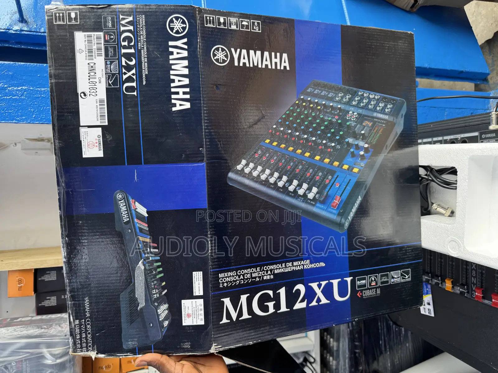 Yamaha Mg12xu 12-Input 4-Bus Analog Mixer With Effects
