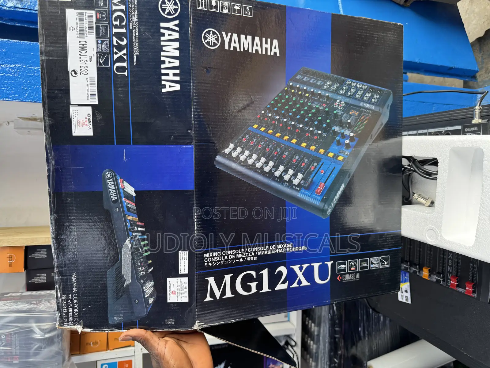 Yamaha Mg12xu 12-Input 4-Bus Analog Mixer With Effects