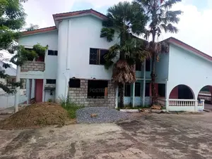 8bdrm House in Kwabenya-Aboum-Junc, Dome for sale