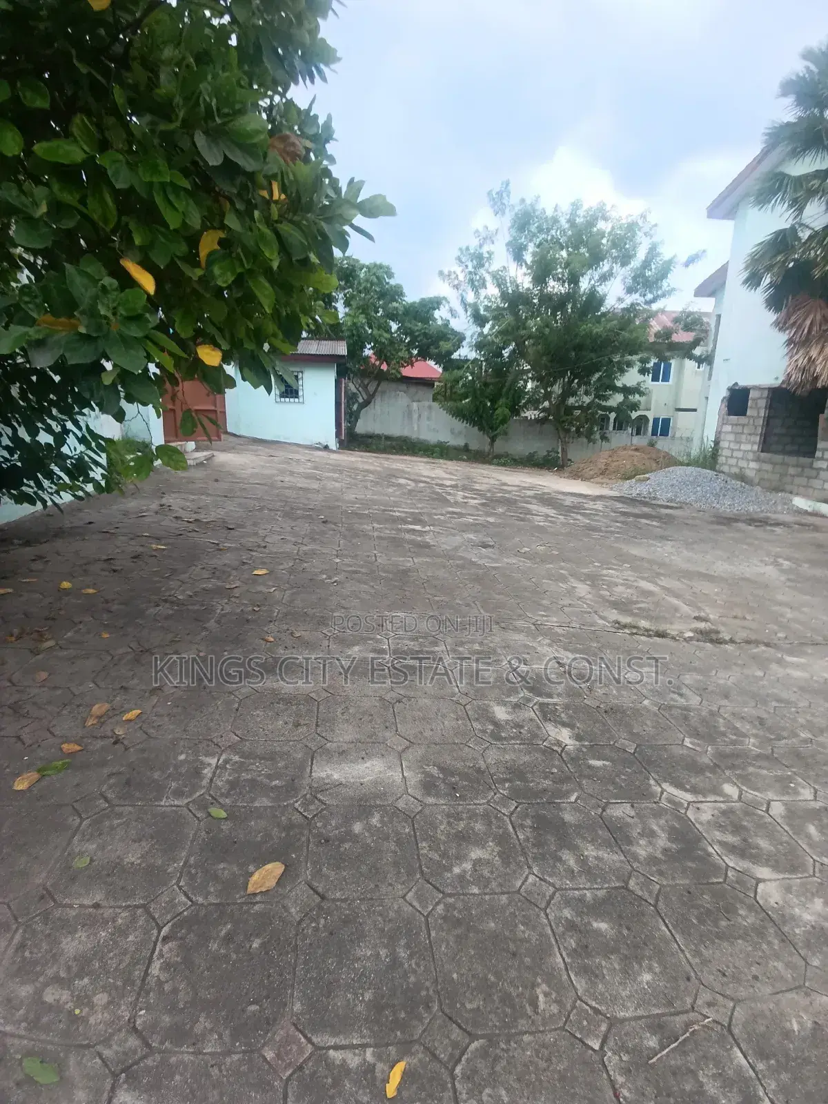8bdrm House in Kwabenya-Aboum-Junc, Dome for sale