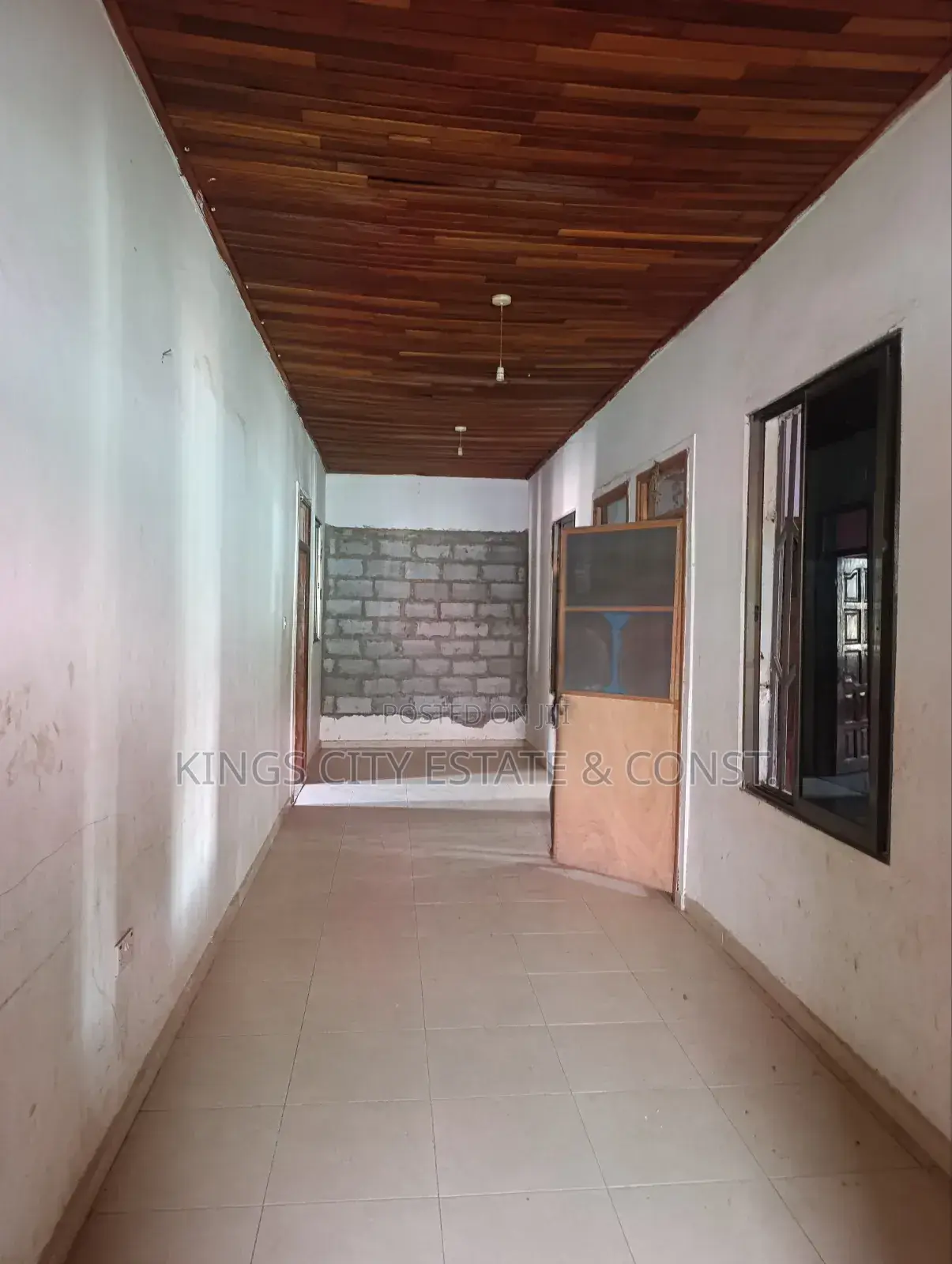 8bdrm House in Kwabenya-Aboum-Junc, Dome for sale