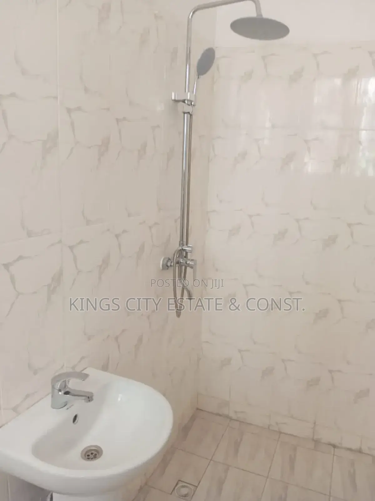 8bdrm House in Kwabenya-Aboum-Junc, Dome for sale