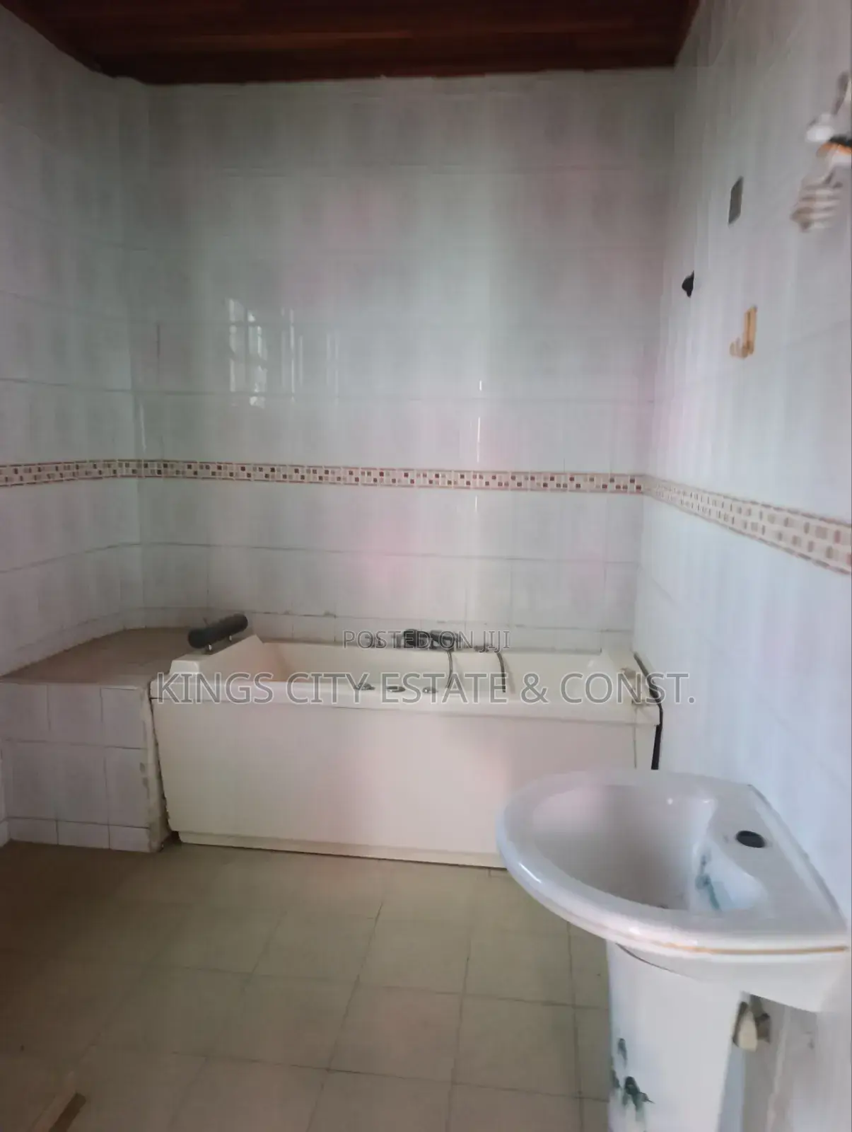 8bdrm House in Kwabenya-Aboum-Junc, Dome for sale