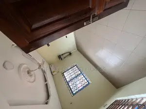 7bdrm Mansion in Bee Decor & Homes, Abokobi for sale