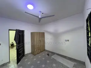 2bdrm Apartment in Bee Decor & Homes, Old Ashomang for rent