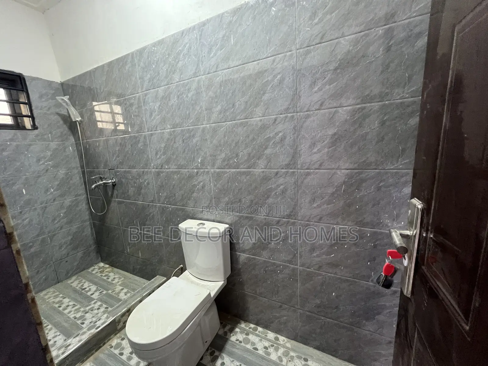 2bdrm Apartment in Bee Decor & Homes, Old Ashomang for rent