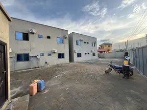 2bdrm Apartment in Bee Decor & Homes, Old Ashomang for rent