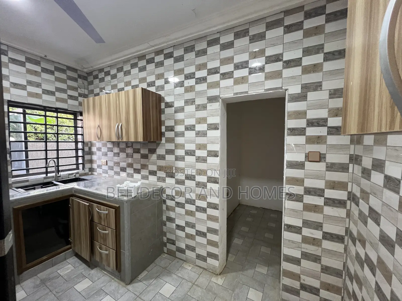 2bdrm Apartment in Bee Decor & Homes, Old Ashomang for rent