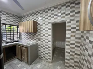 2bdrm Apartment in Bee Decor & Homes, Old Ashomang for rent